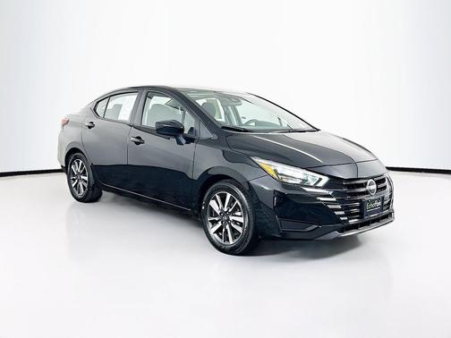 Super Black 2025 Nissan Versa 1.6 SV