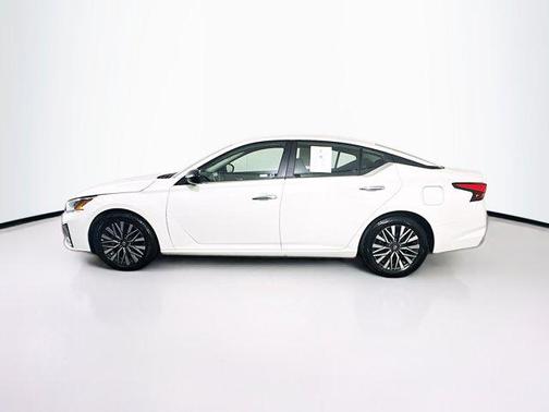 Glacier White 2025 Nissan Altima SV