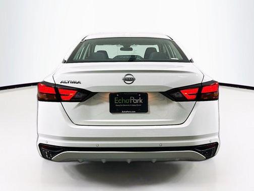 Glacier White 2025 Nissan Altima SV