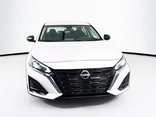 Glacier White 2025 Nissan Altima SV