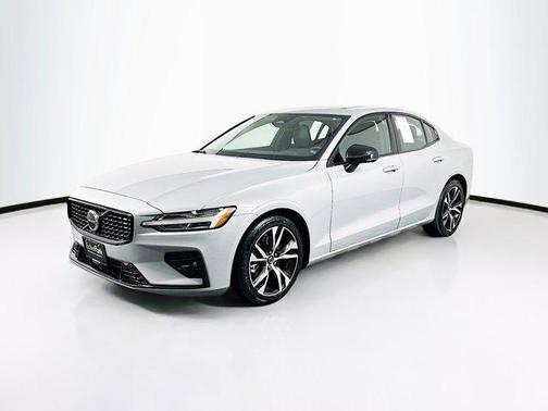 2024 Volvo S60 Core Dark Theme