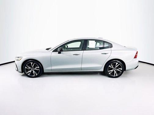 2024 Volvo S60 Core Dark Theme