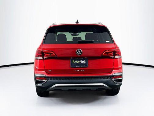 Kings Red Metallic 2023 Volkswagen Taos SE