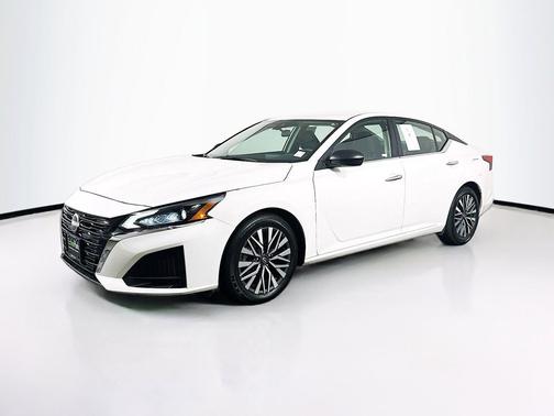 Glacier White 2025 Nissan Altima SV