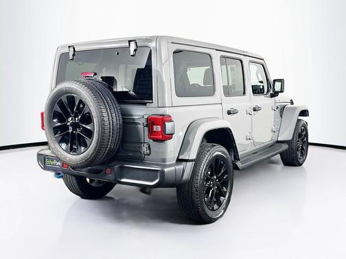 Sting-Gray Clearcoat 2022 Jeep Wrangler Unlimited Sahara