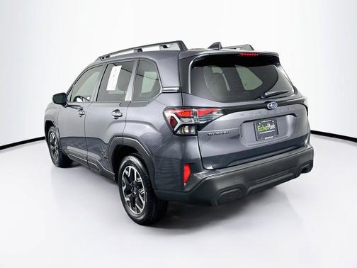 Magnetite Gray Metallic 2025 Subaru Forester Premium