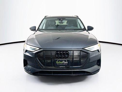 2022 Audi e-tron Premium Plus