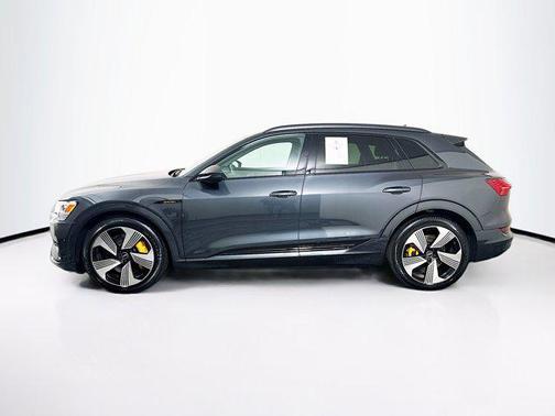2022 Audi e-tron Premium Plus