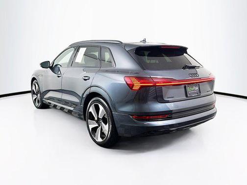 2022 Audi e-tron Premium Plus