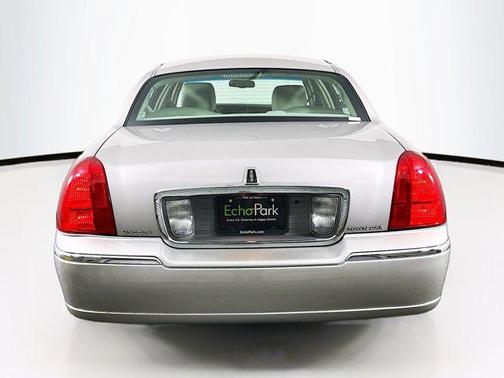 2011 Lincoln Town Car Signature