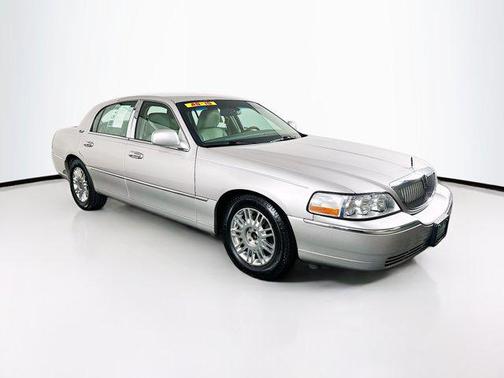 2011 Lincoln Town Car Signature