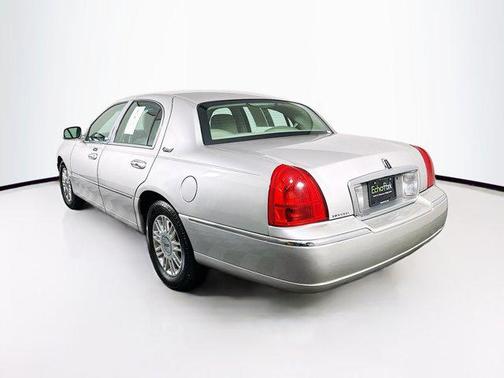 2011 Lincoln Town Car Signature