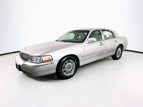 2011 Lincoln Town Car Signature