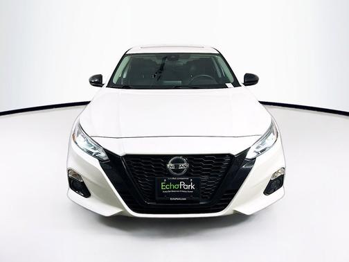Pearl White Tricoat 2022 Nissan Altima 2.5 SR