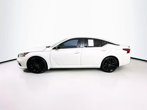 Pearl White Tricoat 2022 Nissan Altima 2.5 SR