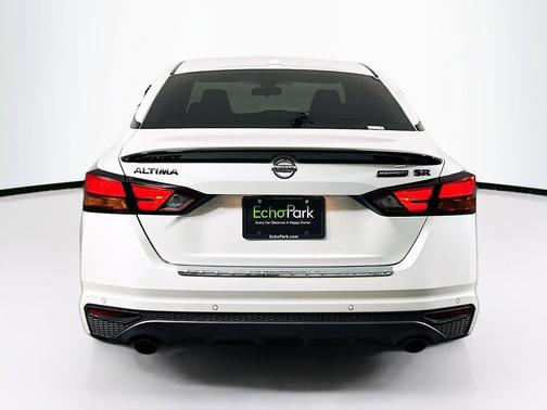 Pearl White Tricoat 2022 Nissan Altima 2.5 SR