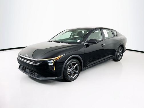 Aurora Black Pearl 2025 Kia K4 LXS