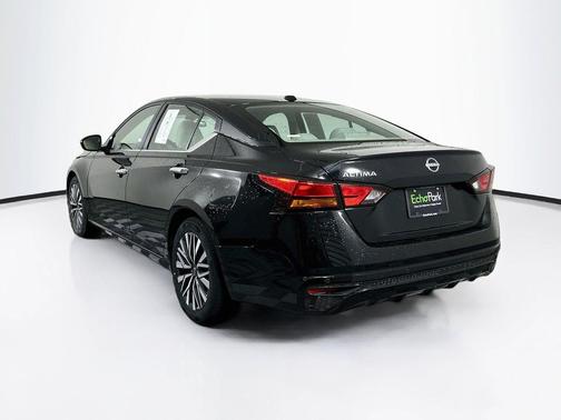 Super Black 2025 Nissan Altima SV