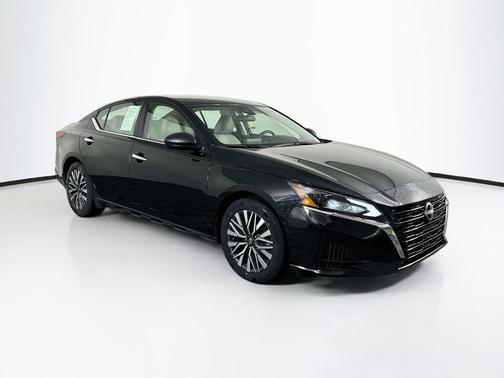 Super Black 2025 Nissan Altima SV