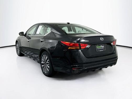 Super Black 2025 Nissan Altima SV