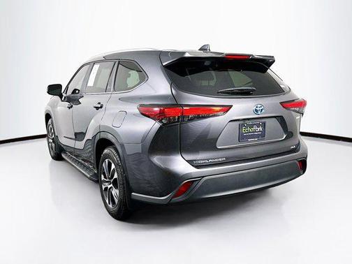 Magnetic Gray Metallic 2023 Toyota Highlander Hybrid XLE