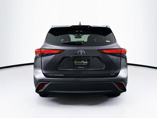 Magnetic Gray Metallic 2023 Toyota Highlander Hybrid XLE