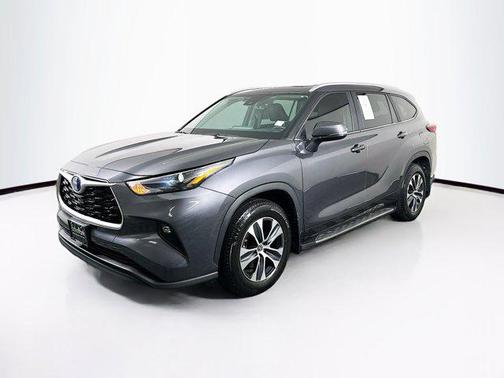 Magnetic Gray Metallic 2023 Toyota Highlander Hybrid XLE