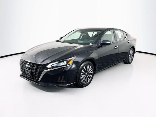 Super Black 2025 Nissan Altima SV