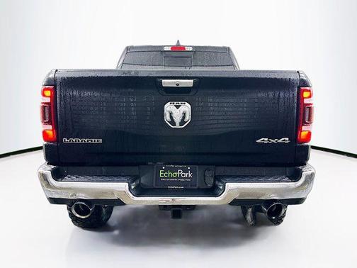 Diamond Black Crystal Pearlcoat 2020 RAM 1500 Laramie