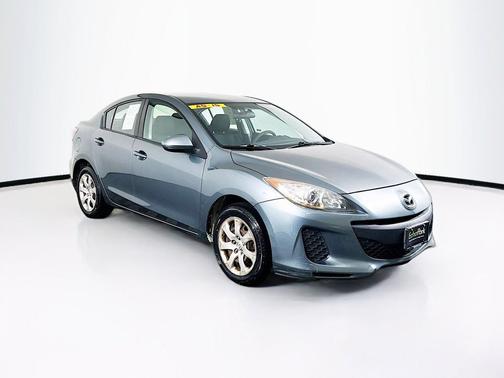 Green 2013 Mazda Mazda3 i SV