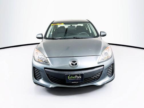 Green 2013 Mazda Mazda3 i SV