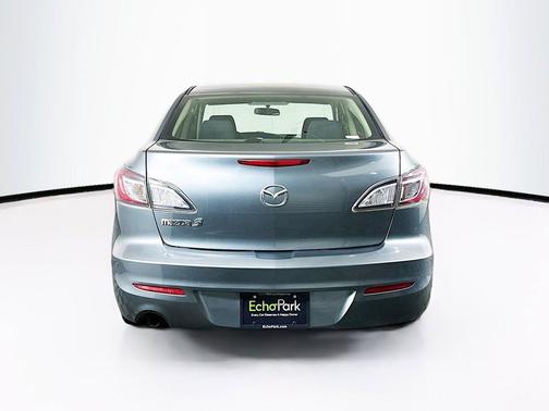 Green 2013 Mazda Mazda3 i SV