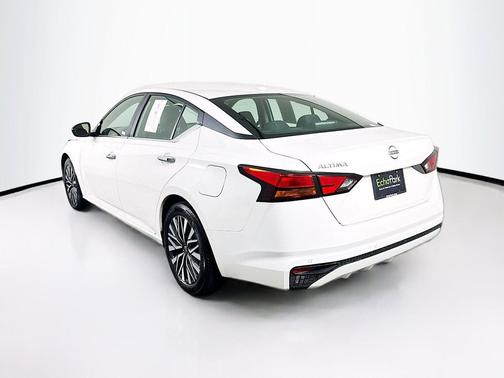 Glacier White 2025 Nissan Altima SV