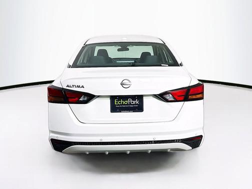 Glacier White 2025 Nissan Altima SV