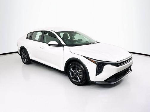 Snow White Pearl 2025 Kia K4 LXS