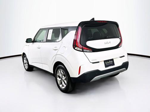 Snow White Pearl 2025 Kia Soul LX