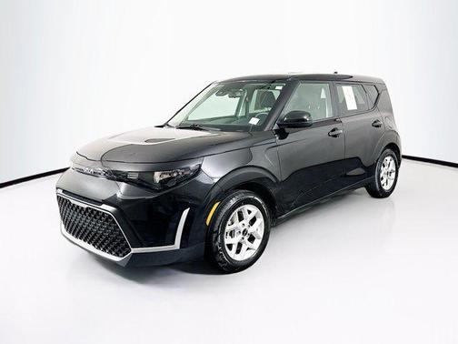Fusion Black 2025 Kia Soul LX