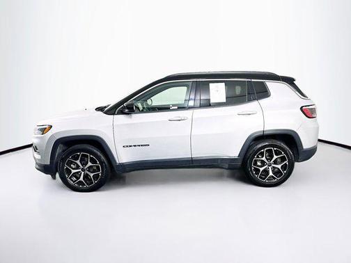 Silver Zynith Metallic Clearcoat 2025 Jeep Compass Limited