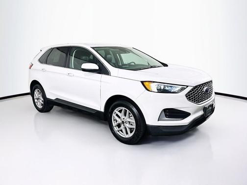 White 2024 Ford Edge SEL
