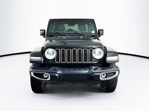 Black Clearcoat 2025 Jeep Wrangler Sahara