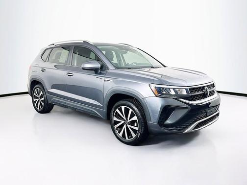 Gray 2024 Volkswagen Taos SE