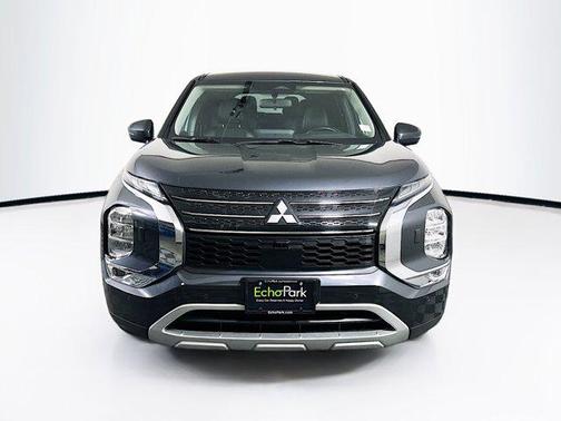 Graphite Gray 2024 Mitsubishi Outlander SE