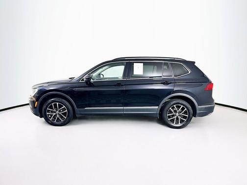 Deep Black Pearl 2021 Volkswagen Tiguan 2.0T SE
