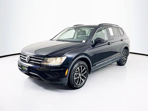 Deep Black Pearl 2021 Volkswagen Tiguan 2.0T SE