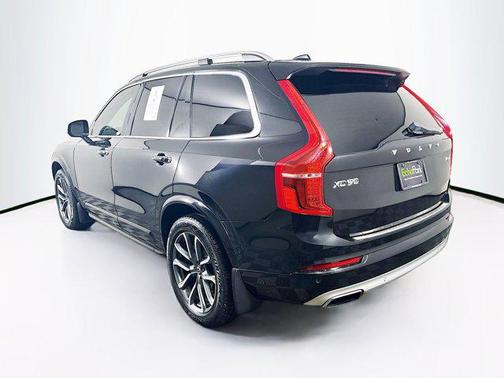 2018 Volvo XC90 T6 Momentum