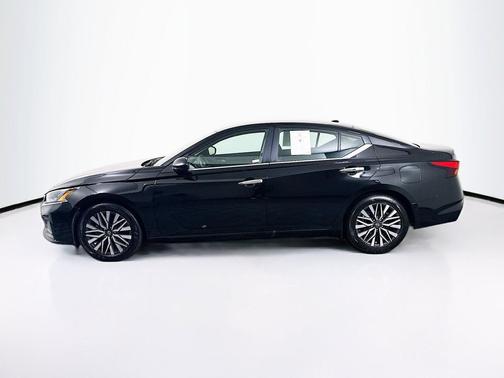 Super Black 2025 Nissan Altima SV