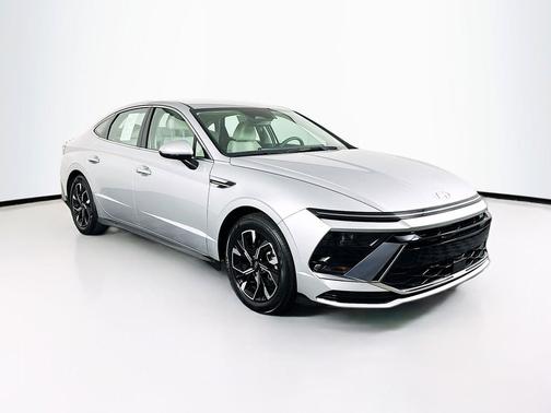 Aero Silver 2025 Hyundai SONATA SEL