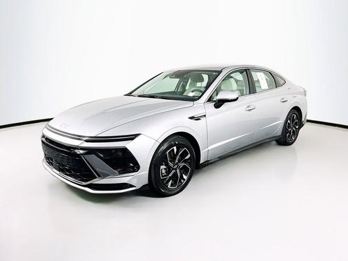 Aero Silver 2025 Hyundai SONATA SEL
