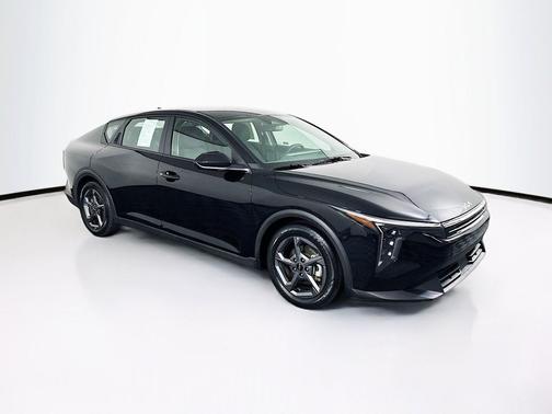 Aurora Black Pearl 2025 Kia K4 LXS