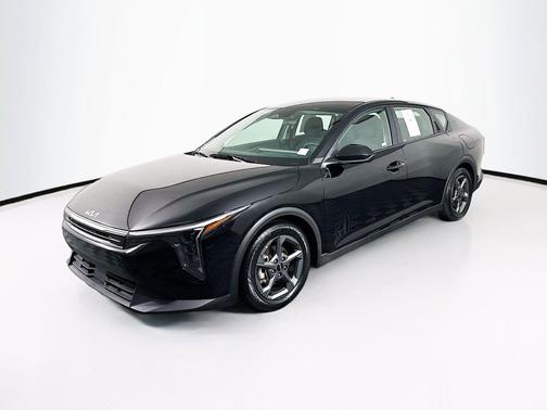 Aurora Black Pearl 2025 Kia K4 LXS
